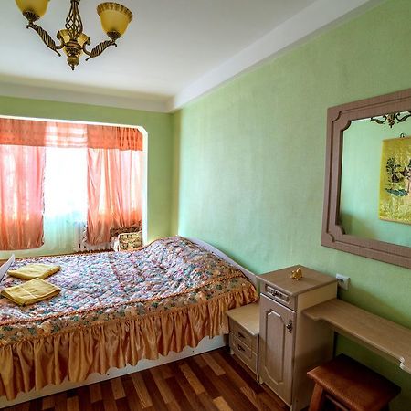 Apartments On Mykilska-Slobidka Kyiv Exterior photo